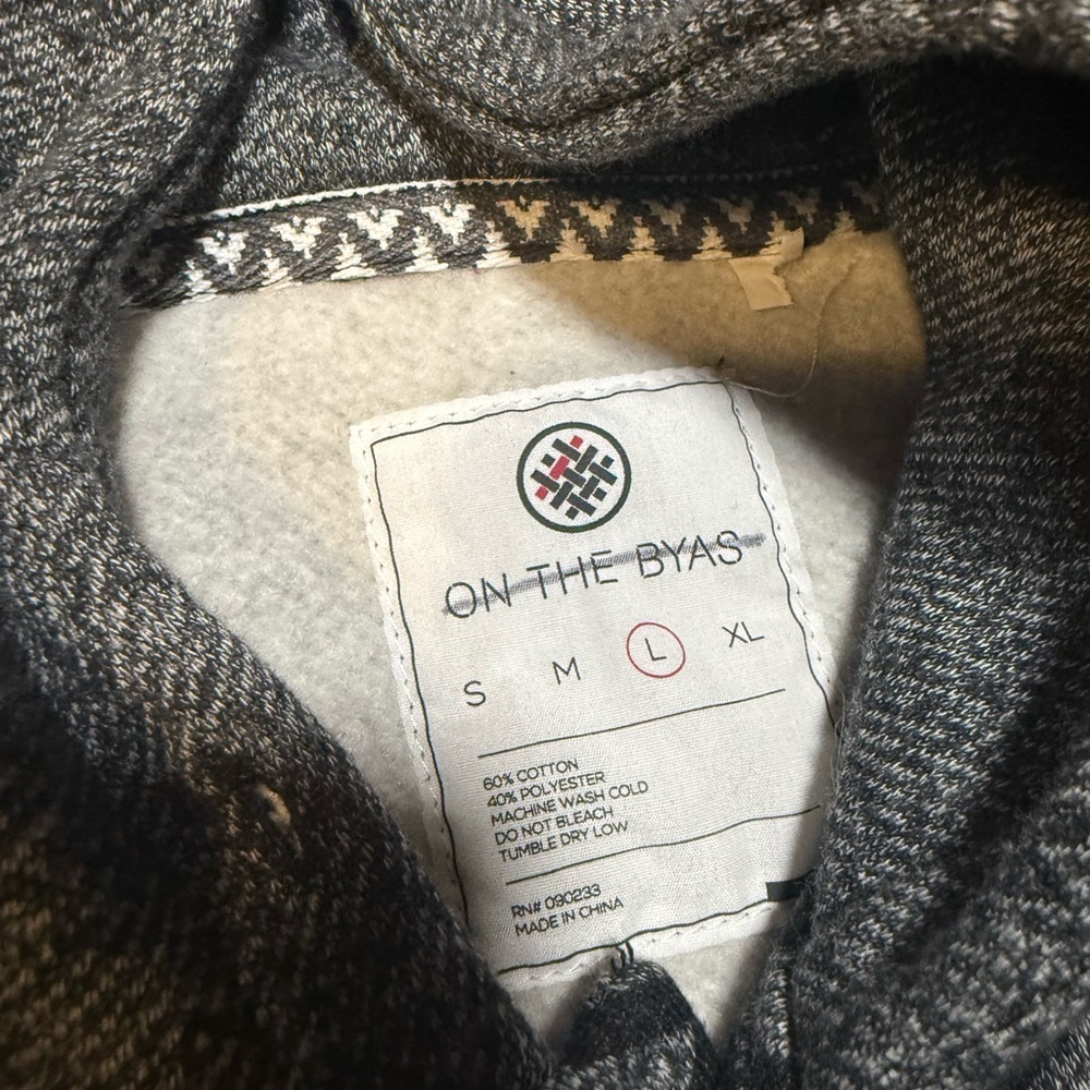 On The Byas Aztec Tribal Button-Up Hoodie Men’s L Y2K Missing Drawstring - Picture 6 of 7